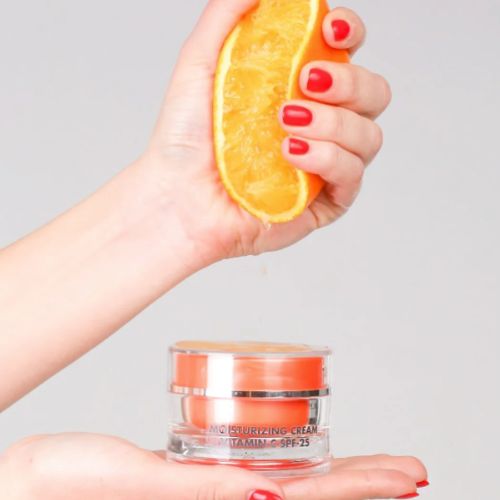 Vitamin C - זוהר, חידוש והגנה לעור עמום ועייף